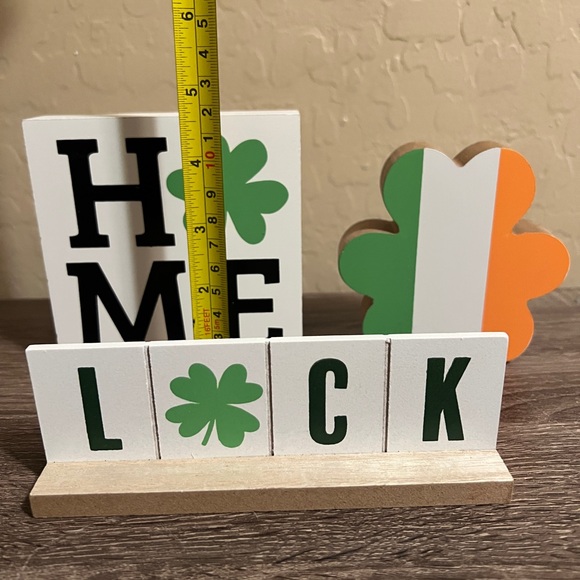 Target Bullseye Tiered Tray Display Signs St. Patrick’s Day Home Luck Irish NWT - Picture 3 of 4